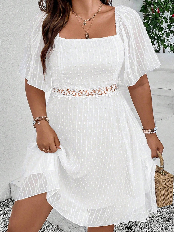 Vestido com detalhe franzido e flores