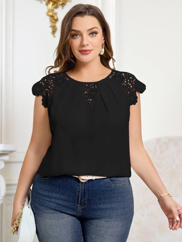 Camisa com patch de renda e bordado