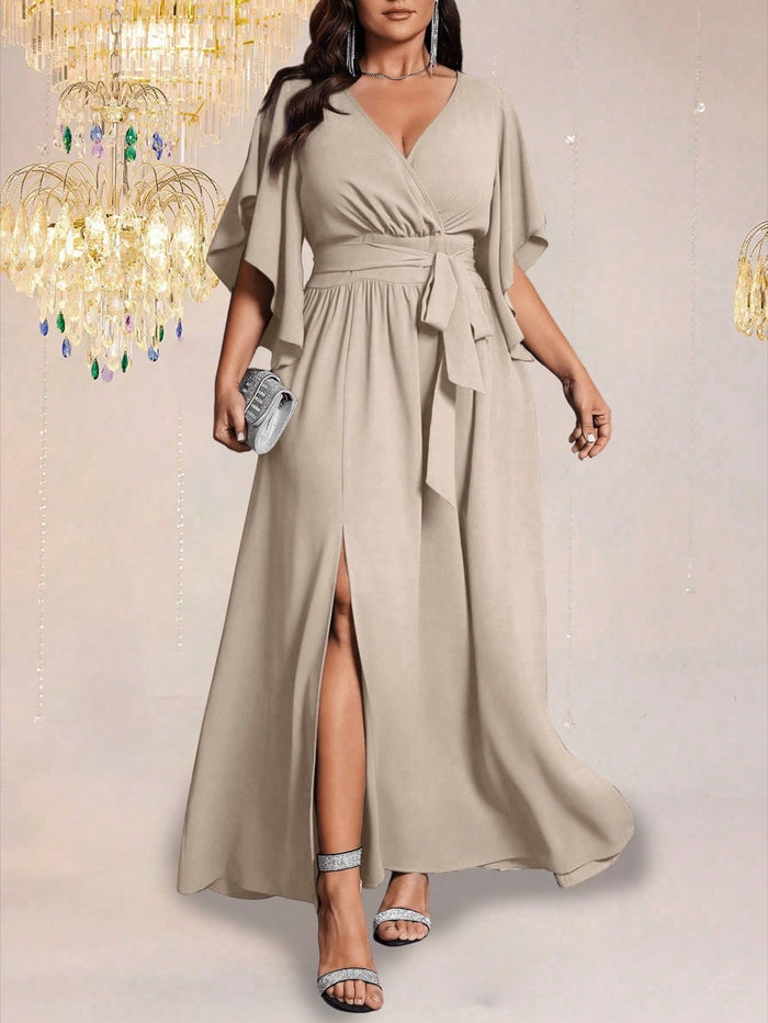 Vestido com Mangas Bufantes Cintura com Laço e Babados